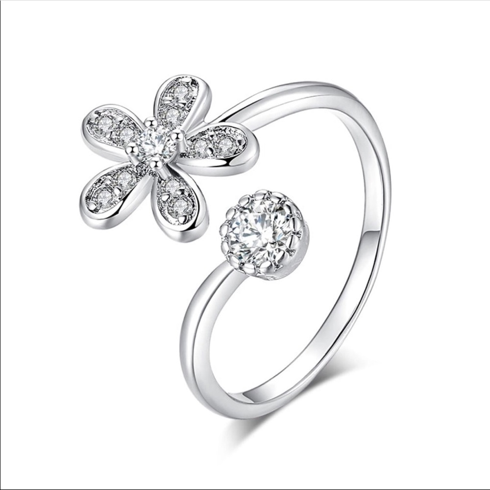 Cute Flower Ring - Picture 4 of 5